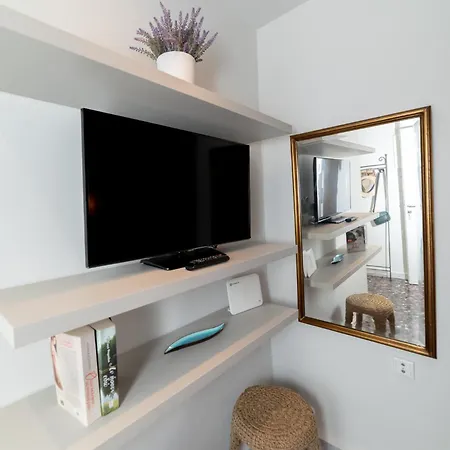 Luxury Sea-apartment In The Center Of Loutraki (Corinthia)